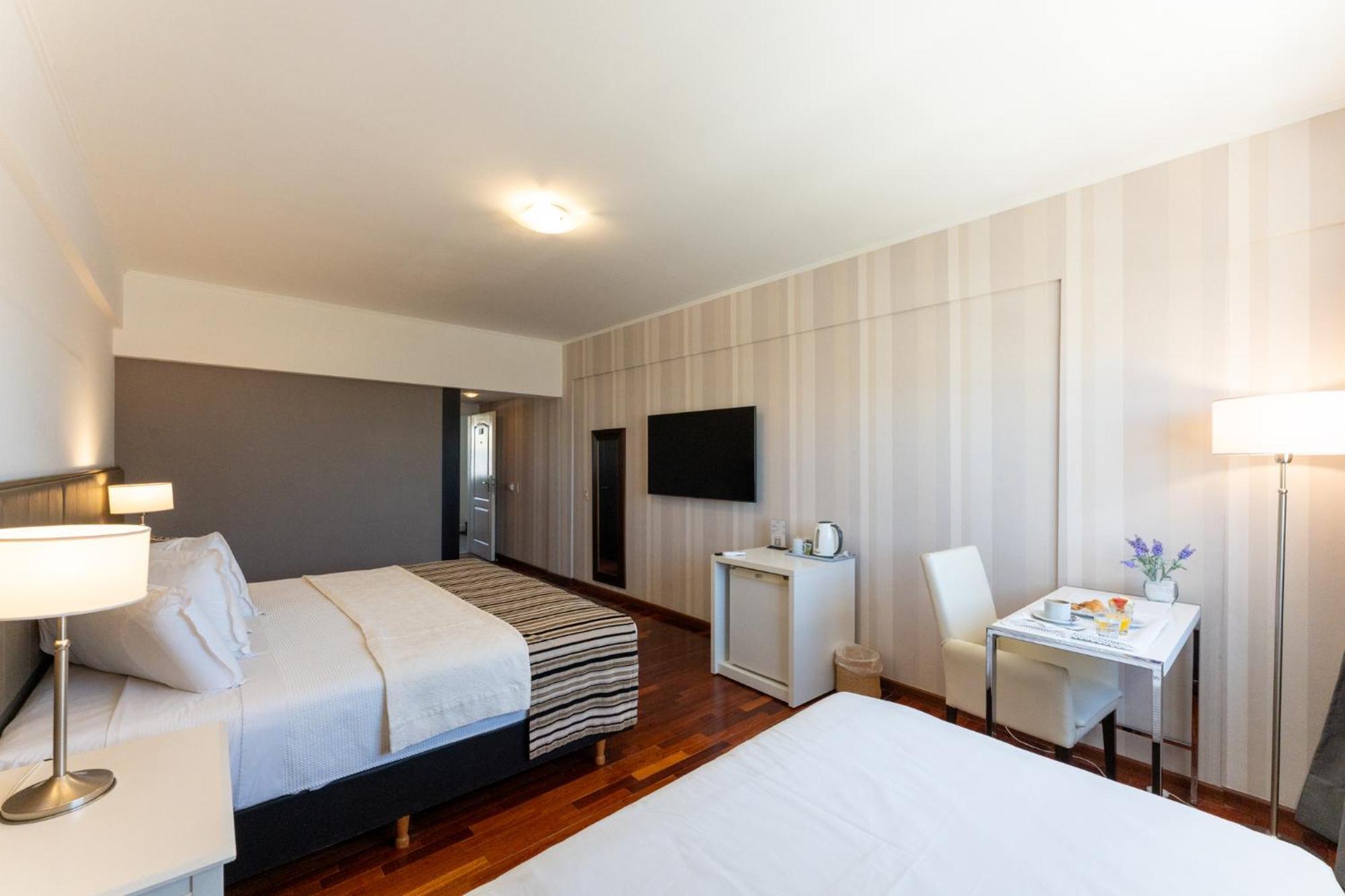 Hotel Tolosa Пуерто Мадрин Екстериор снимка