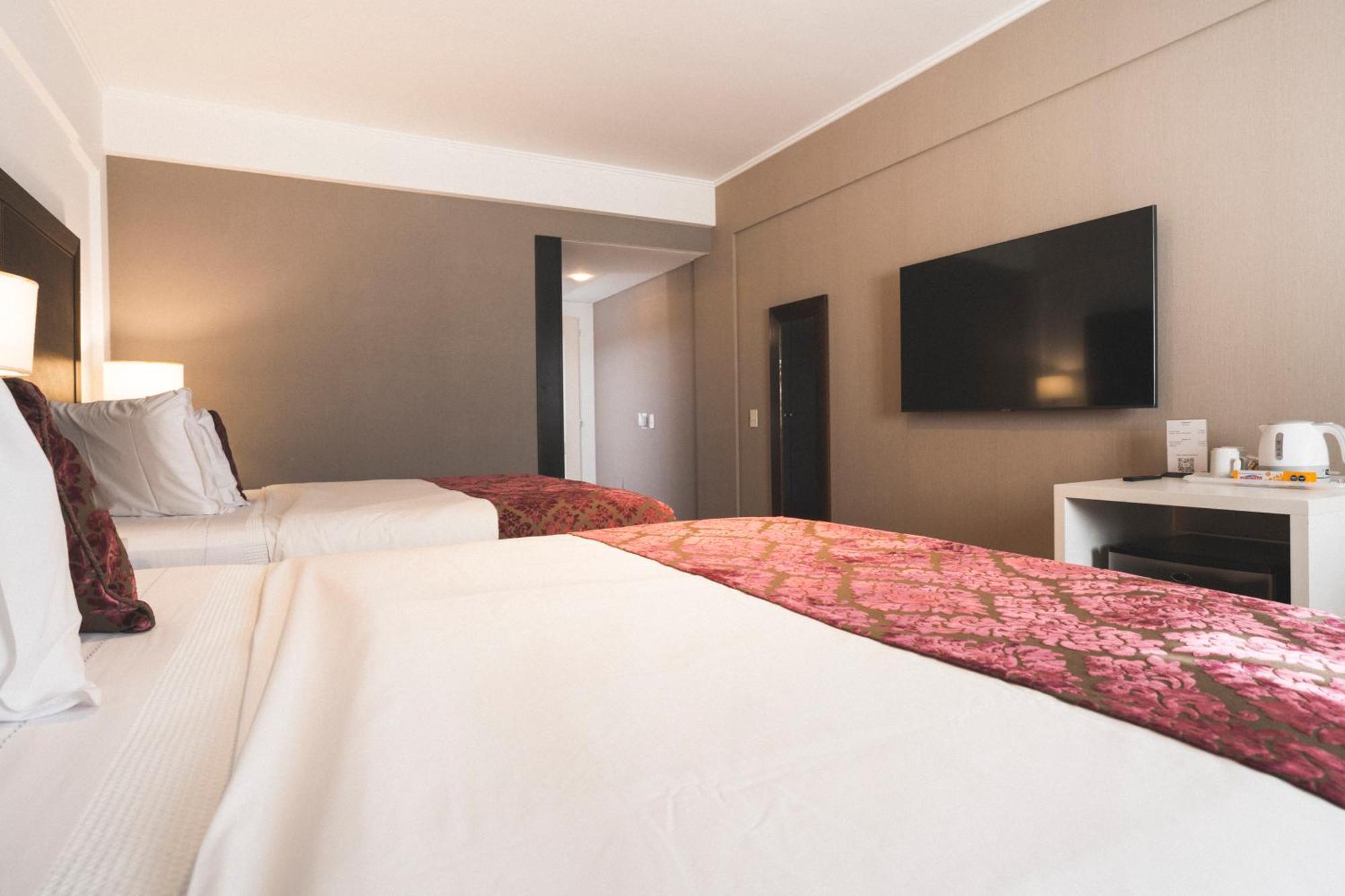 Hotel Tolosa Пуерто Мадрин Екстериор снимка
